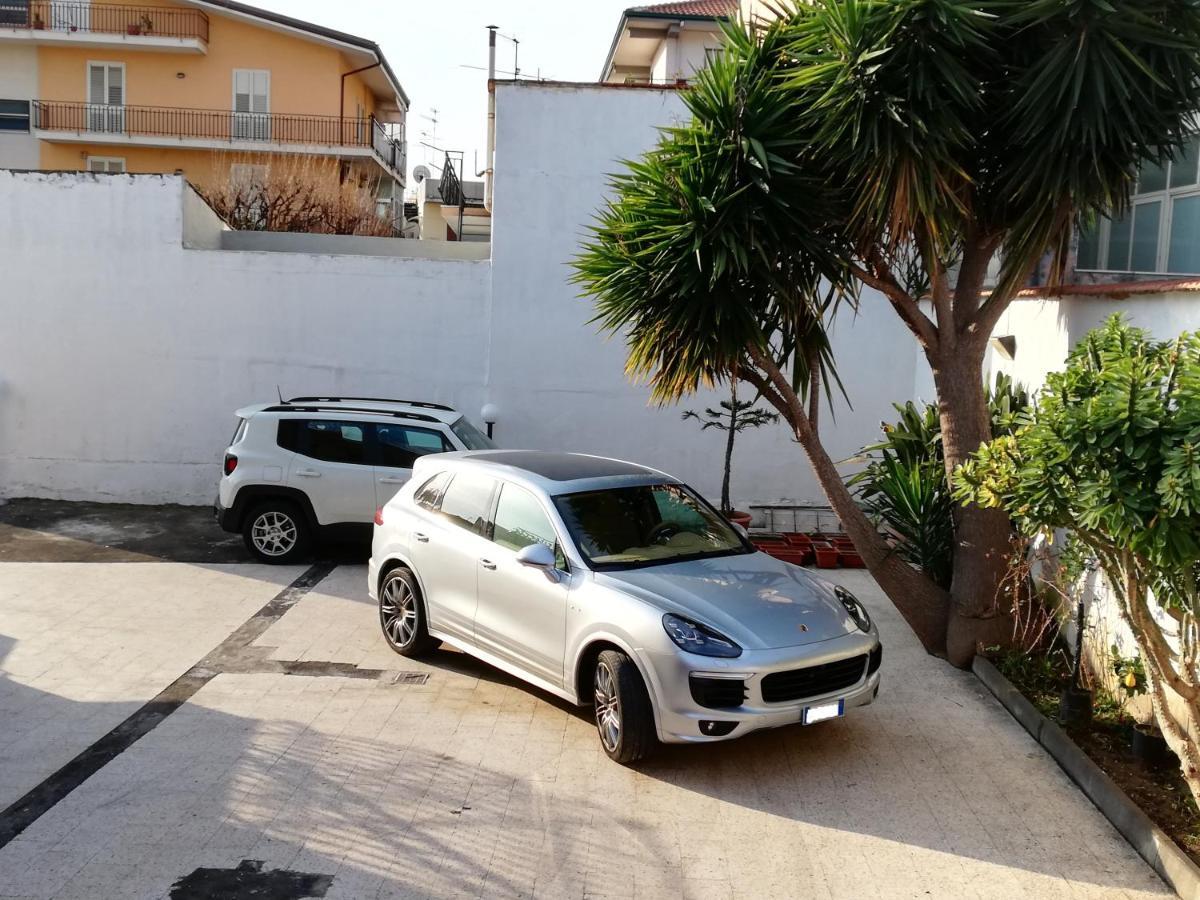 Via Pisa Otel Riposto Dış mekan fotoğraf